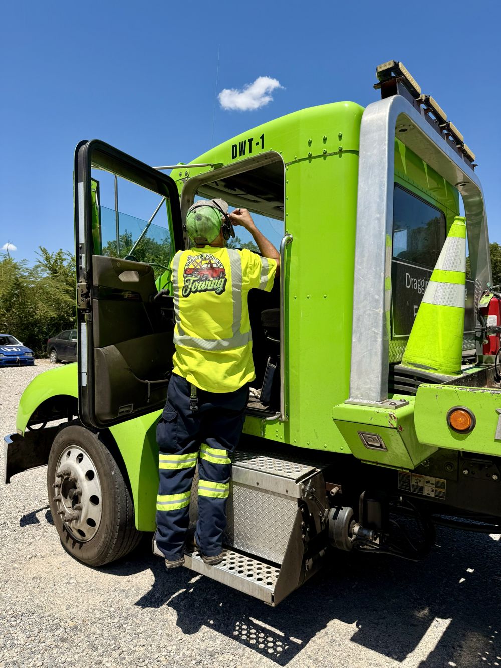 Draggin' Wagons Towing crew member climbing into the wrecker cab